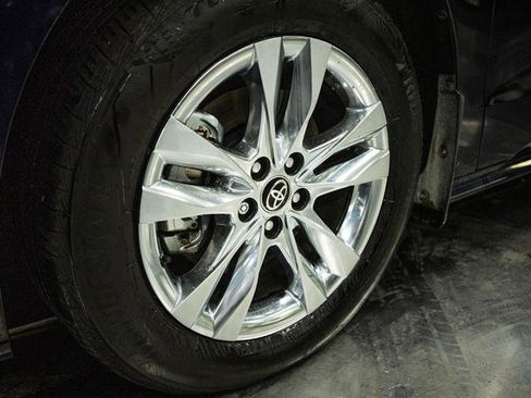 Used 2025 Toyota Sienna XLE w/ XLE Plus Package image 3