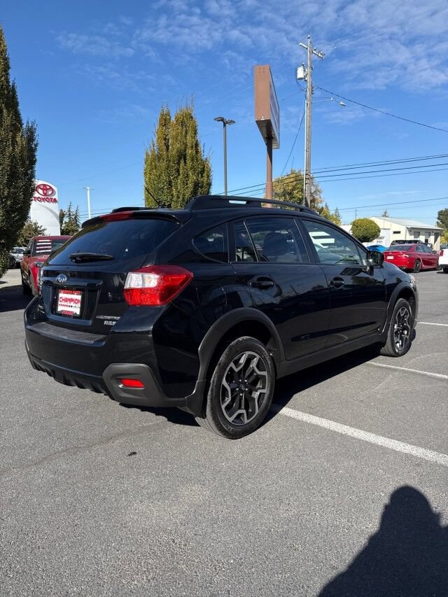 Used 2017 Subaru Crosstrek 2.0i Premium w/ Moonroof Package AWD/4WD image 5