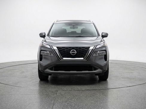 Used 2025 Nissan Rogue SV AWD/4WD image 2