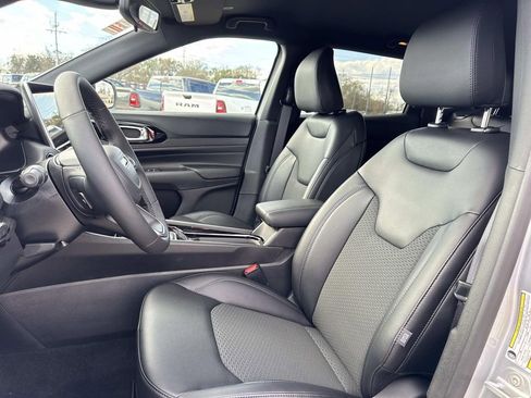 New 2026 Jeep Compass Latitude image 33