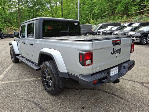 Used 2023 Jeep Gladiator Sport AWD/4WD image 5