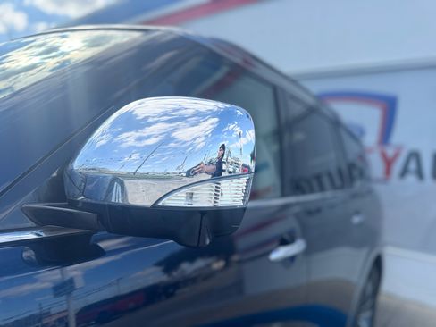 Used 2018 Nissan Armada SL image 16