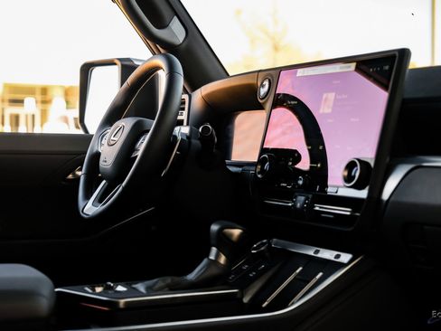 Used 2025 Lexus GX 550 w/ Accessory Package (2T) image 42