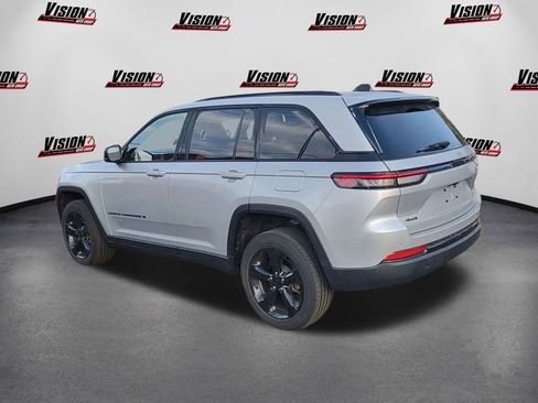 Used 2023 Jeep Grand Cherokee Altitude image 7