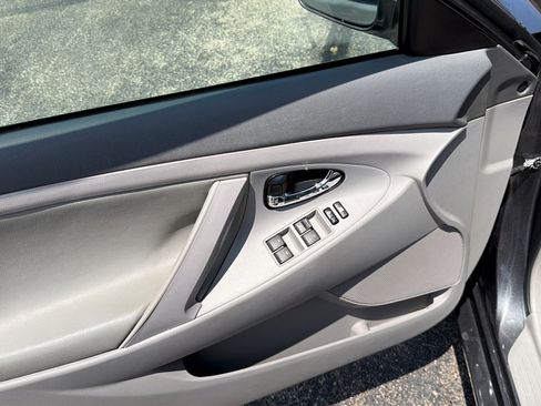 Used 2011 Toyota Camry LE FWD image 12