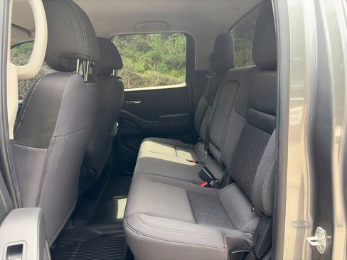 Used 2025 Nissan Frontier SV AWD/4WD image 14