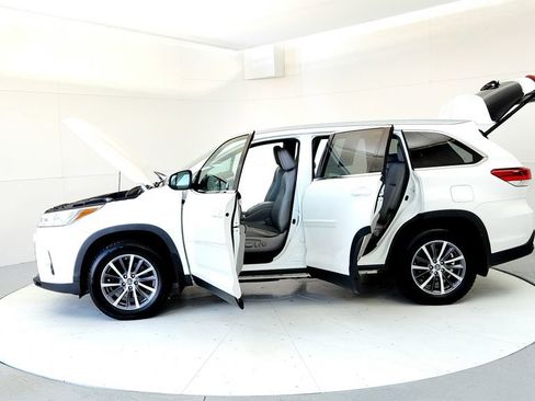 Used 2019 Toyota Highlander XLE w/ Protection Package #3 AWD/4WD image 10