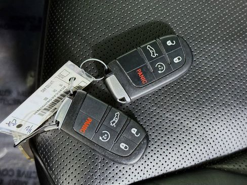 Used 2018 Chrysler 300 Limited w/ Safetytec Plus Group image 34