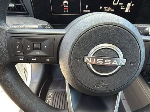 Certified 2025 Nissan Kicks SV image 17