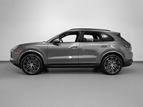Certified 2025 Porsche Cayenne image 2