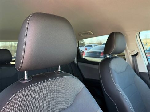 Certified 2022 Volkswagen Taos SE image 21