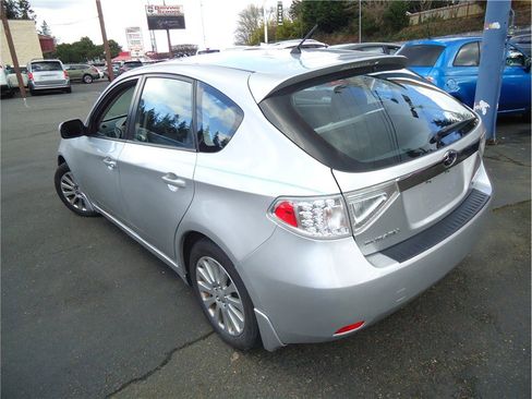 Used 2010 Subaru Impreza 2.5i Premium image 7