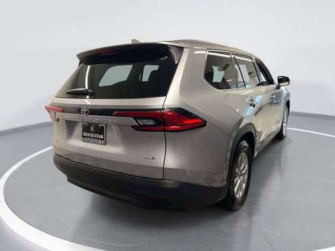 Used 2024 Toyota Grand Highlander AWD image 4