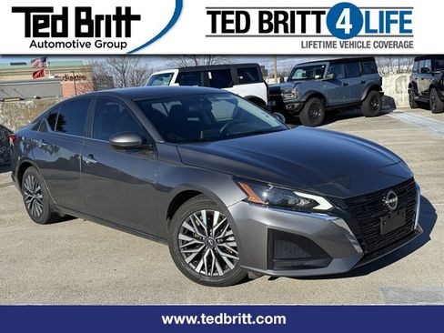 Used 2023 Nissan Altima 2.5 SV image 1