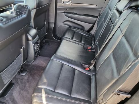 Used 2017 Jeep Grand Cherokee Limited image 18