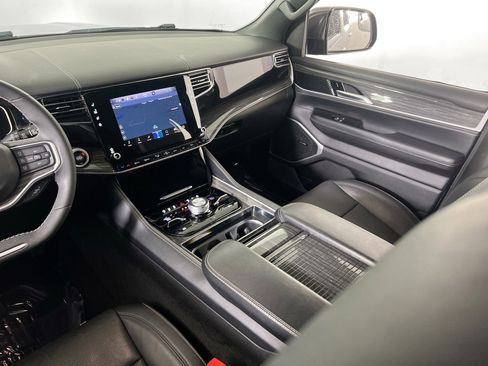 Used 2022 Jeep Wagoneer Series III AWD/4WD image 23