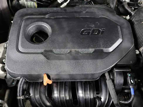 Used 2019 Hyundai Santa Fe SE image 16