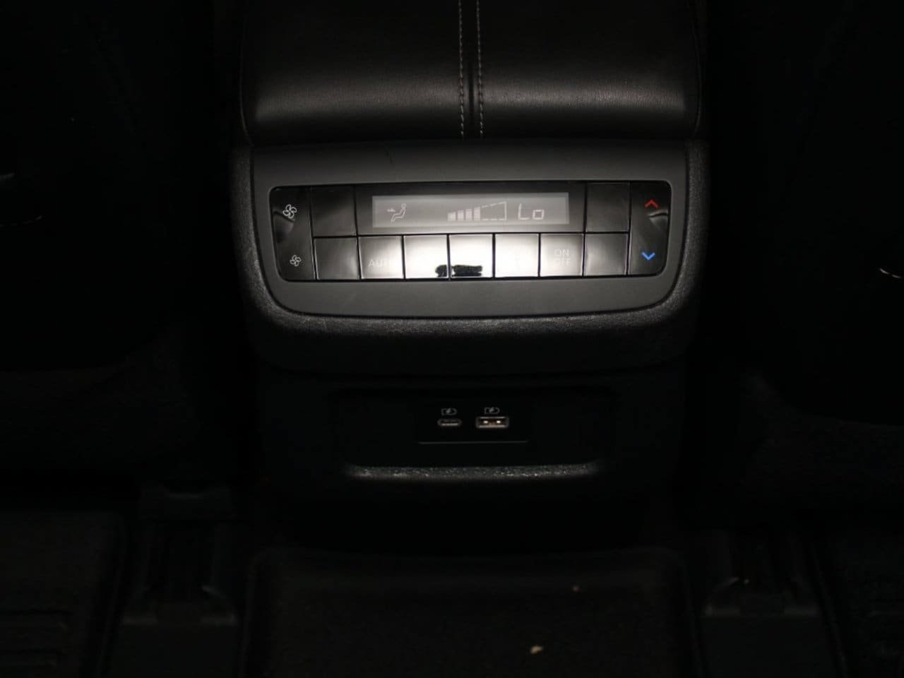 Used 2022 Nissan Pathfinder SL w/ SL Black Package FWD image 17