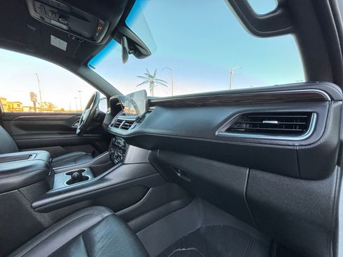 Used 2022 Chevrolet Suburban LT w/ Luxury Package image 24