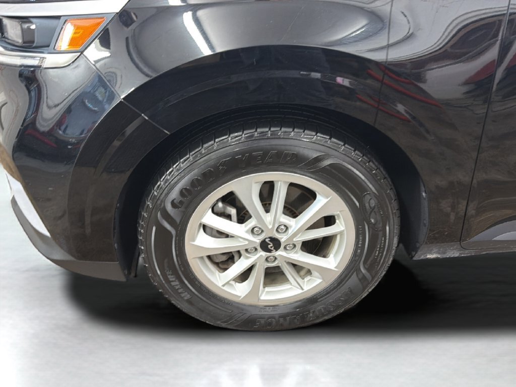 Used 2023 Kia Carnival LX FWD image 31