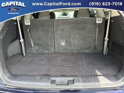 Used 2021 Toyota Highlander XLE AWD/4WD image 16