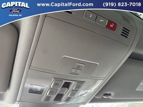 Used 2022 Volkswagen Tiguan SE image 28