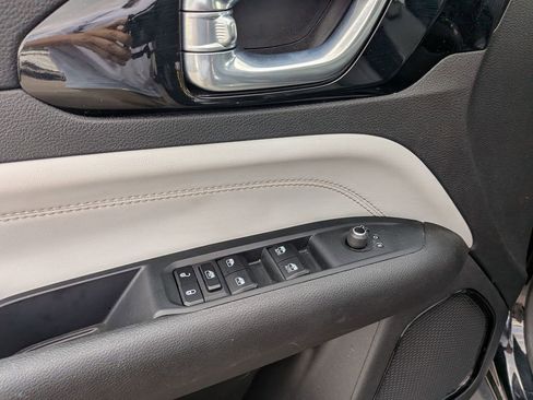 Used 2025 Jeep Compass Limited image 13