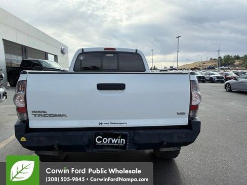 Used 2011 Toyota Tacoma 4x4 Access Cab V6 w/ TRD Sport Pkg image 5