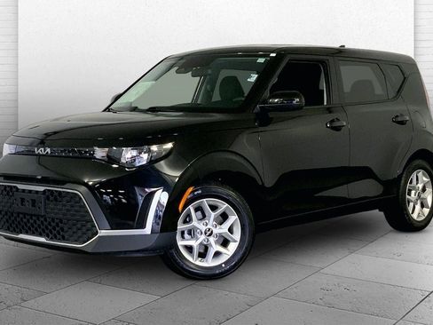 Used 2025 Kia Soul LX image 12