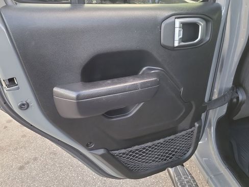 Certified 2022 Jeep Gladiator Sport image 8