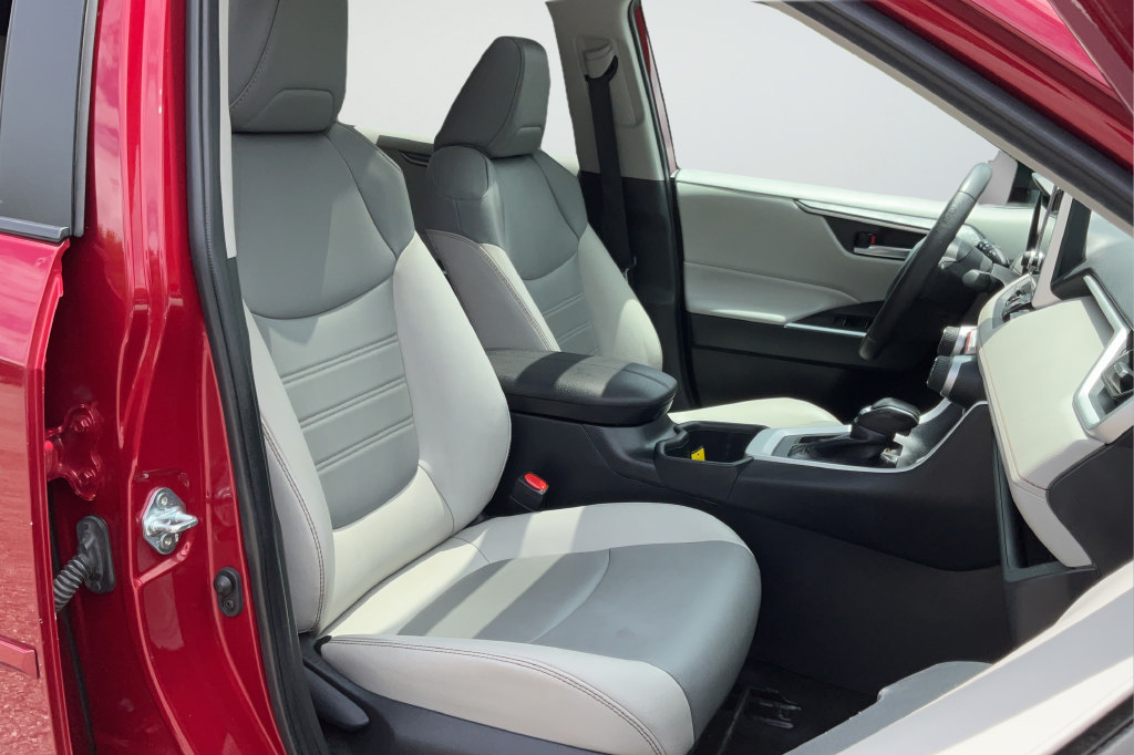 Used 2025 Toyota RAV4 XLE Premium FWD image 19