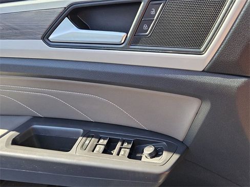 Used 2023 Volkswagen Atlas Cross Sport SE w/ Panoramic Sunroof Package image 32