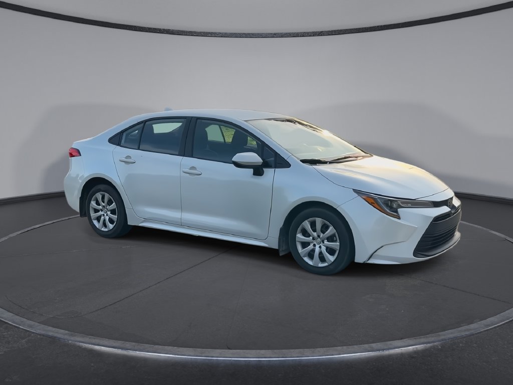 Used 2025 Toyota Corolla LE FWD image 2