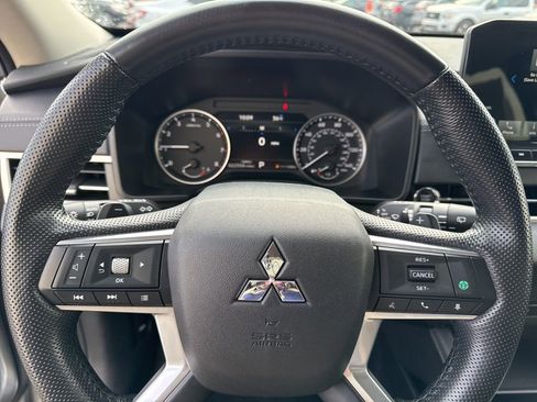 Used 2024 Mitsubishi Outlander SE Black Edition image 35