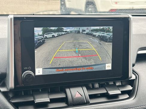 Used 2025 Toyota RAV4 XLE AWD/4WD image 22