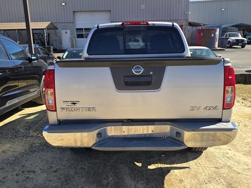 Used 2018 Nissan Frontier SV image 6