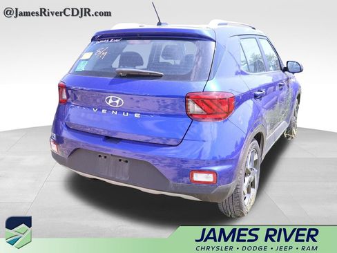 Used 2025 Hyundai Venue SEL FWD image 14