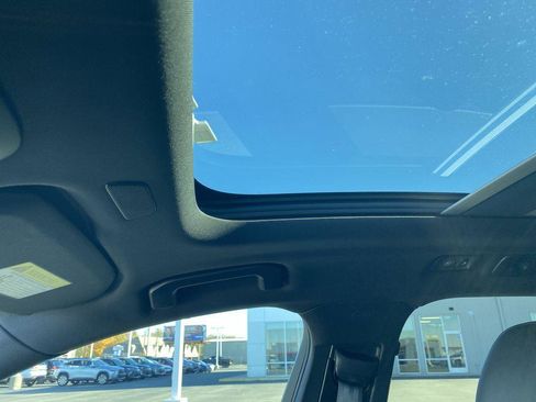 Used 2018 Volvo XC60 T6 R-Design w/ Convenience Package image 22