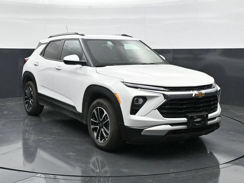 Used 2025 Chevrolet TrailBlazer LT FWD image 4