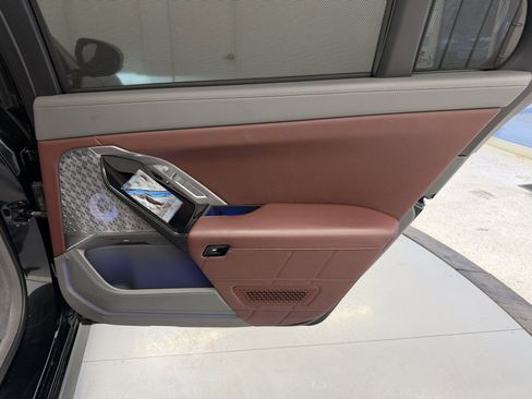 Used 2023 BMW 760i xDrive image 56