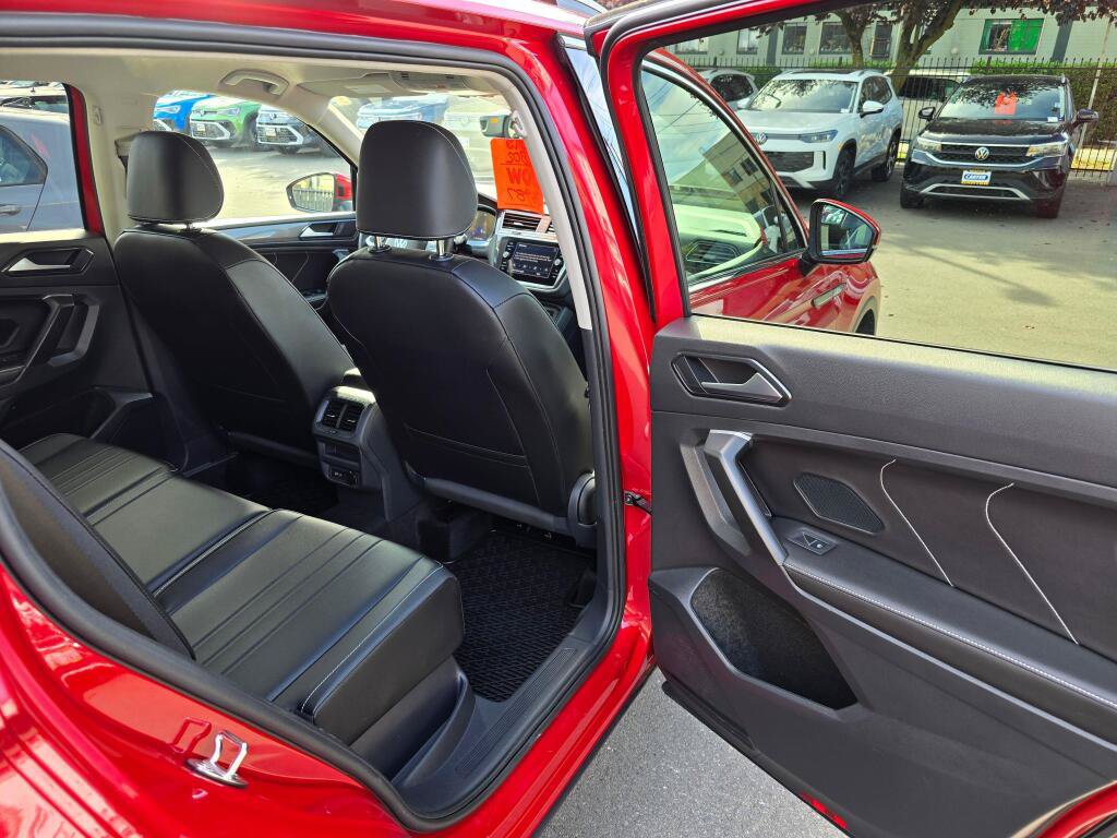 Used 2024 Volkswagen Tiguan SE AWD/4WD image 13
