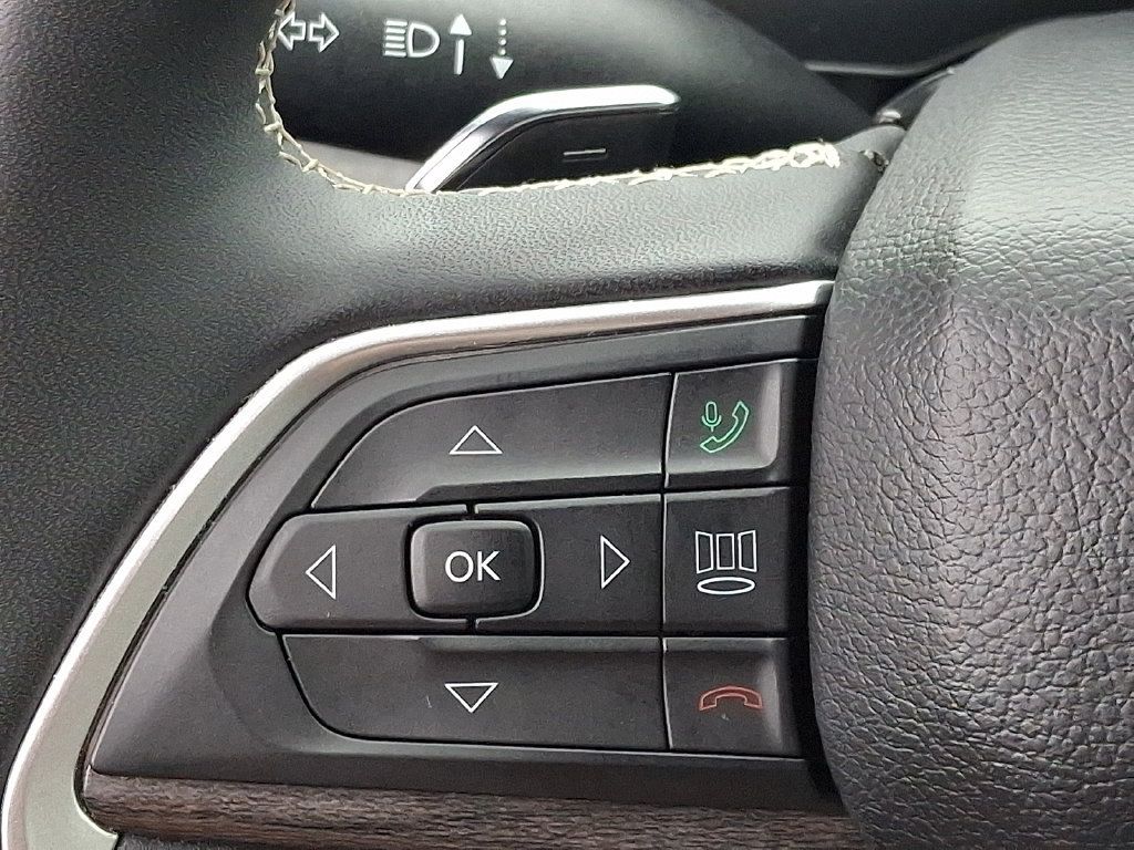 Used 2025 Jeep Grand Cherokee Limited w/ Luxury Tech Group II AWD/4WD image 27