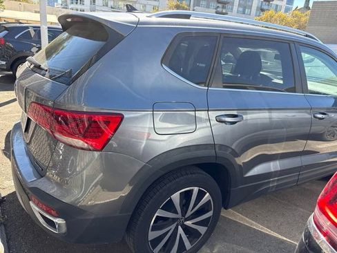 Certified 2022 Volkswagen Taos SE AWD/4WD image 3