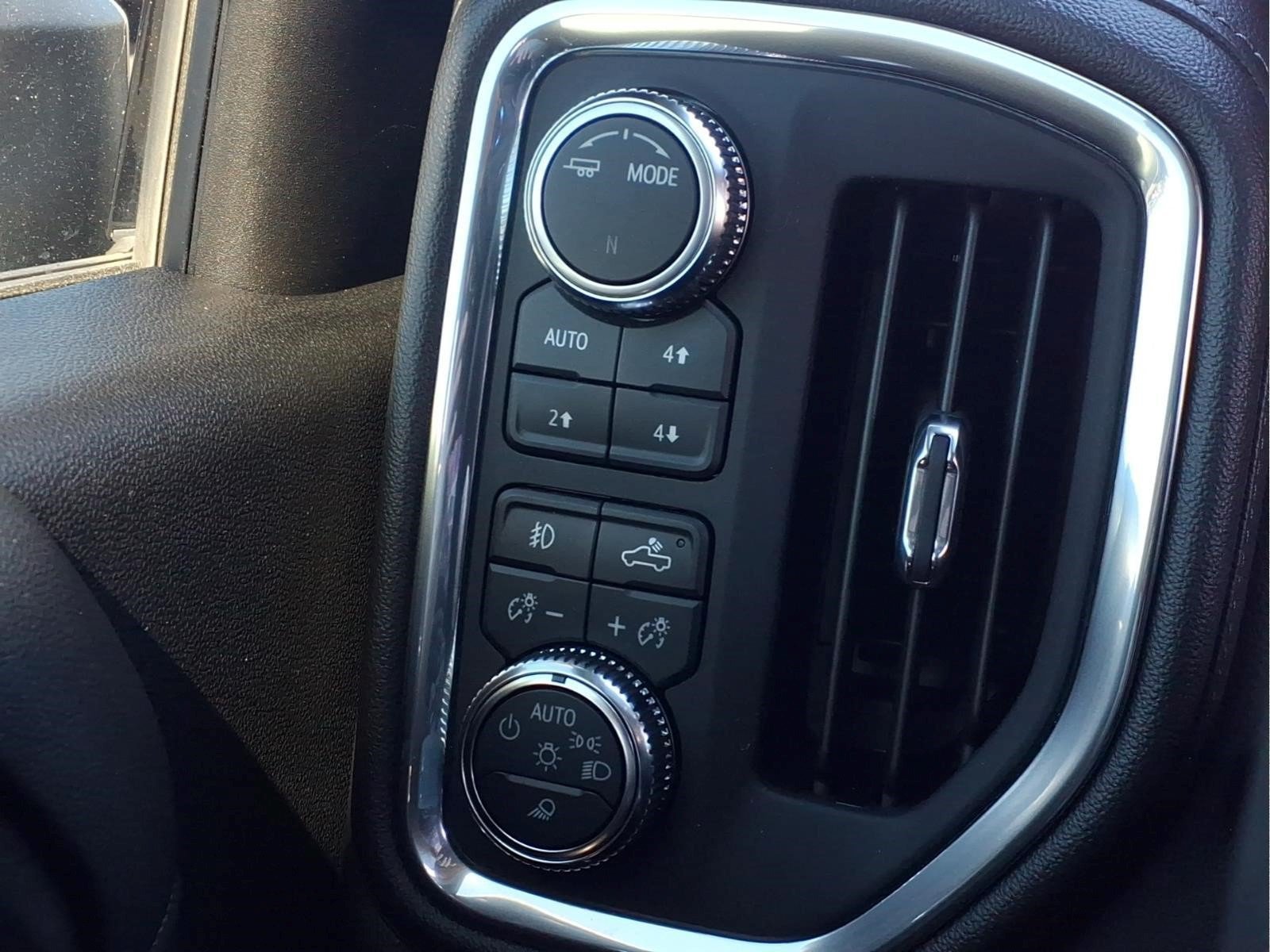 Used 2022 GMC Sierra 3500 Denali w/ Denali Black Diamond Edition AWD/4WD image 15