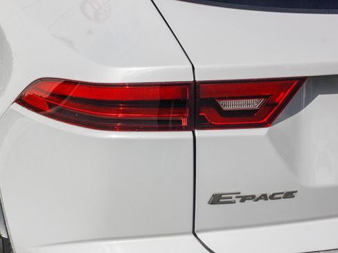 Used 2020 Jaguar E-PACE SE image 9