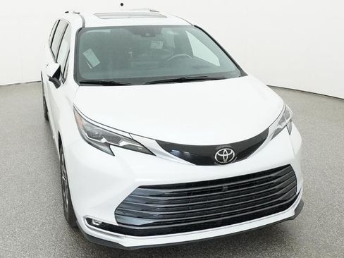 New 2026 Toyota Sienna Platinum AWD/4WD image 28