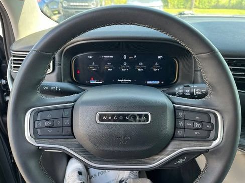 Used 2024 Jeep Wagoneer Series II w/ Flexible Seating Group AWD/4WD image 12