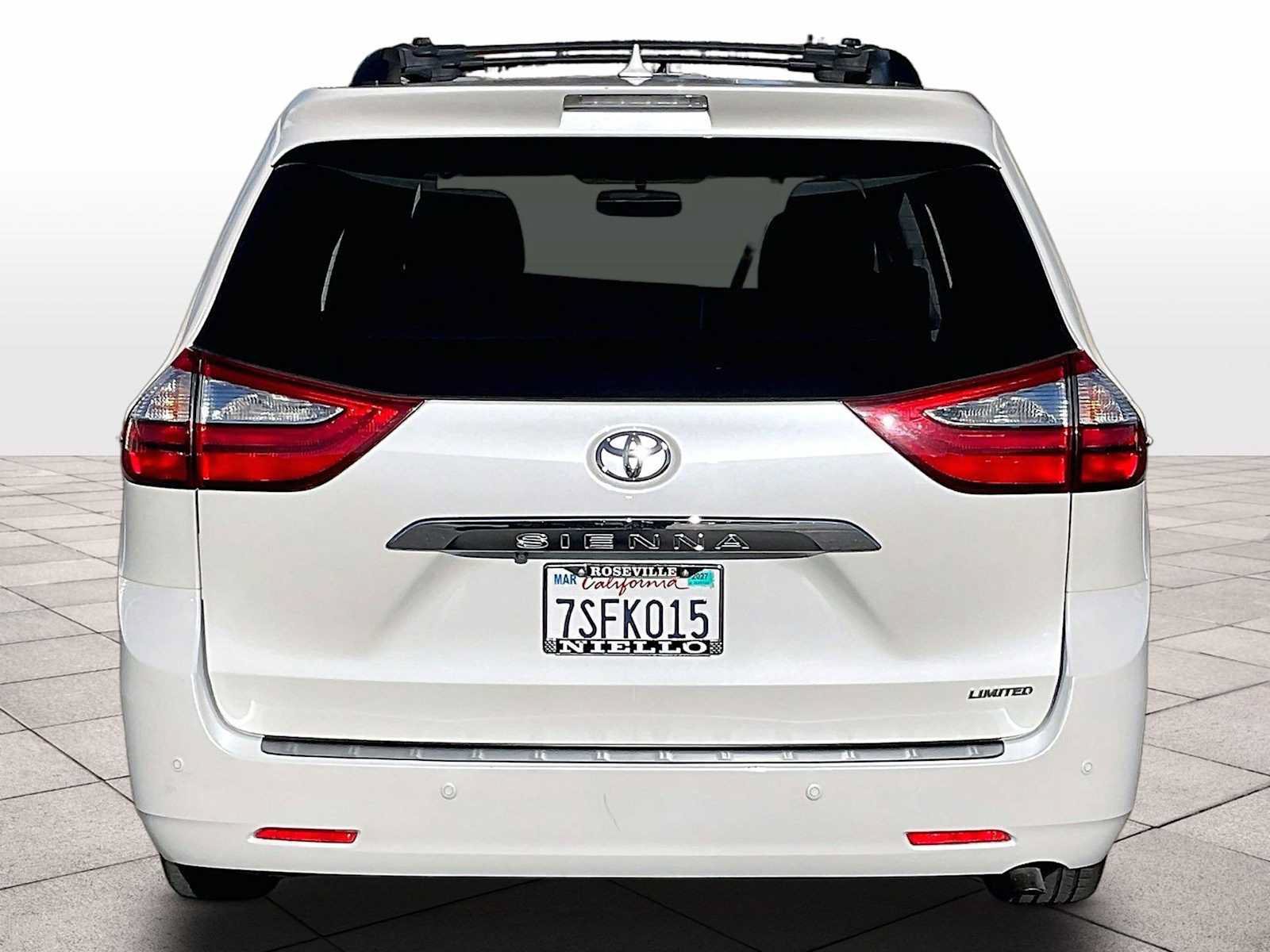 Used 2016 Toyota Sienna Limited FWD image 9