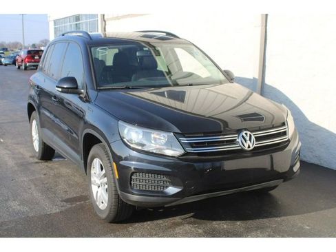 Used 2017 Volkswagen Tiguan S image 2