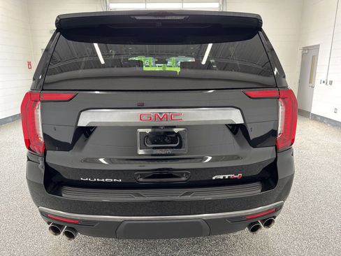 Used 2024 GMC Yukon XL AT4 w/ AT4 Premium Package AWD/4WD image 7